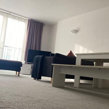 2 Bedroom Near Ocean Village Marina Port Apartment サウサンプトン エクステリア 写真