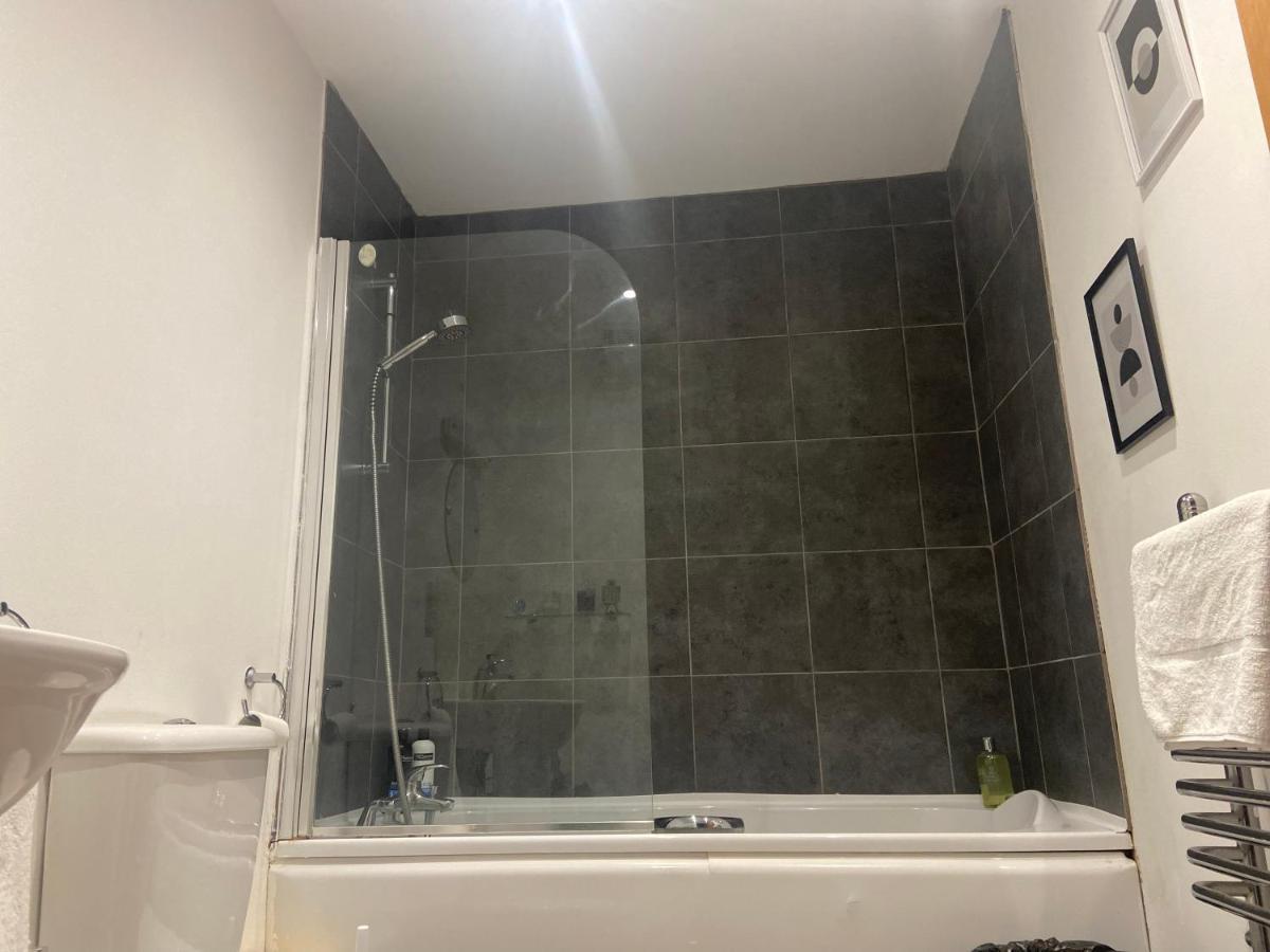 2 Bedroom Near Ocean Village Marina Port Apartment サウサンプトン エクステリア 写真