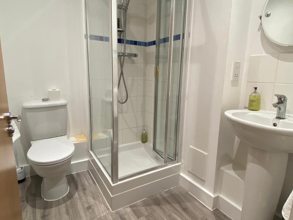 2 Bedroom Near Ocean Village Marina Port Apartment サウサンプトン エクステリア 写真