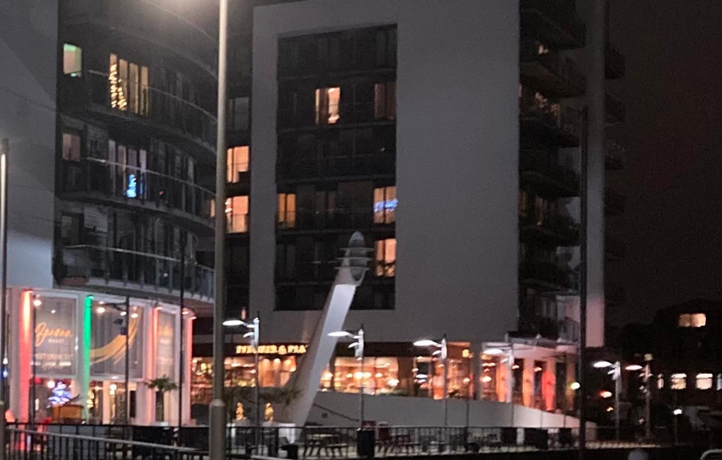 2 Bedroom Near Ocean Village Marina Port Apartment サウサンプトン エクステリア 写真