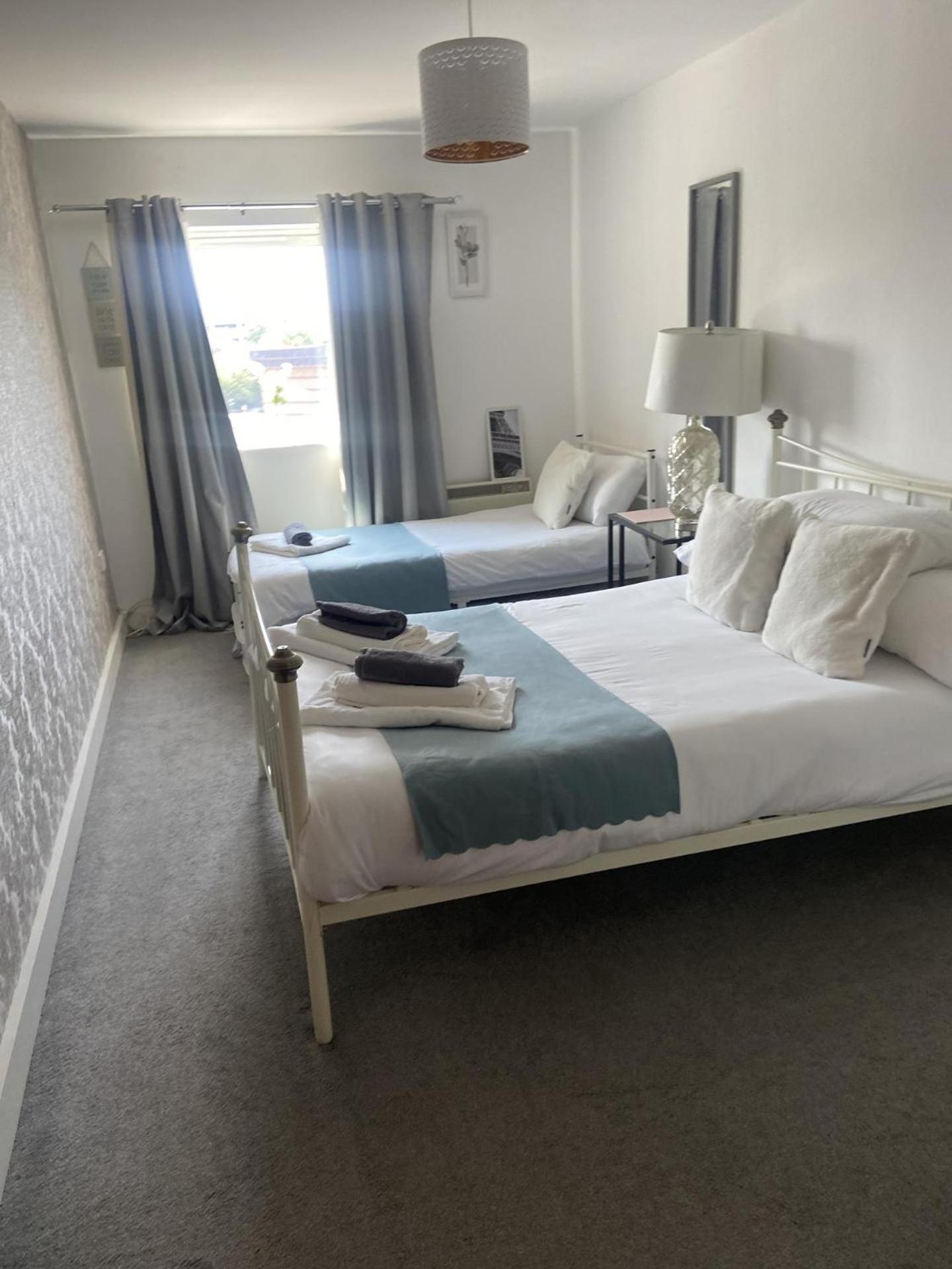 2 Bedroom Near Ocean Village Marina Port Apartment サウサンプトン エクステリア 写真