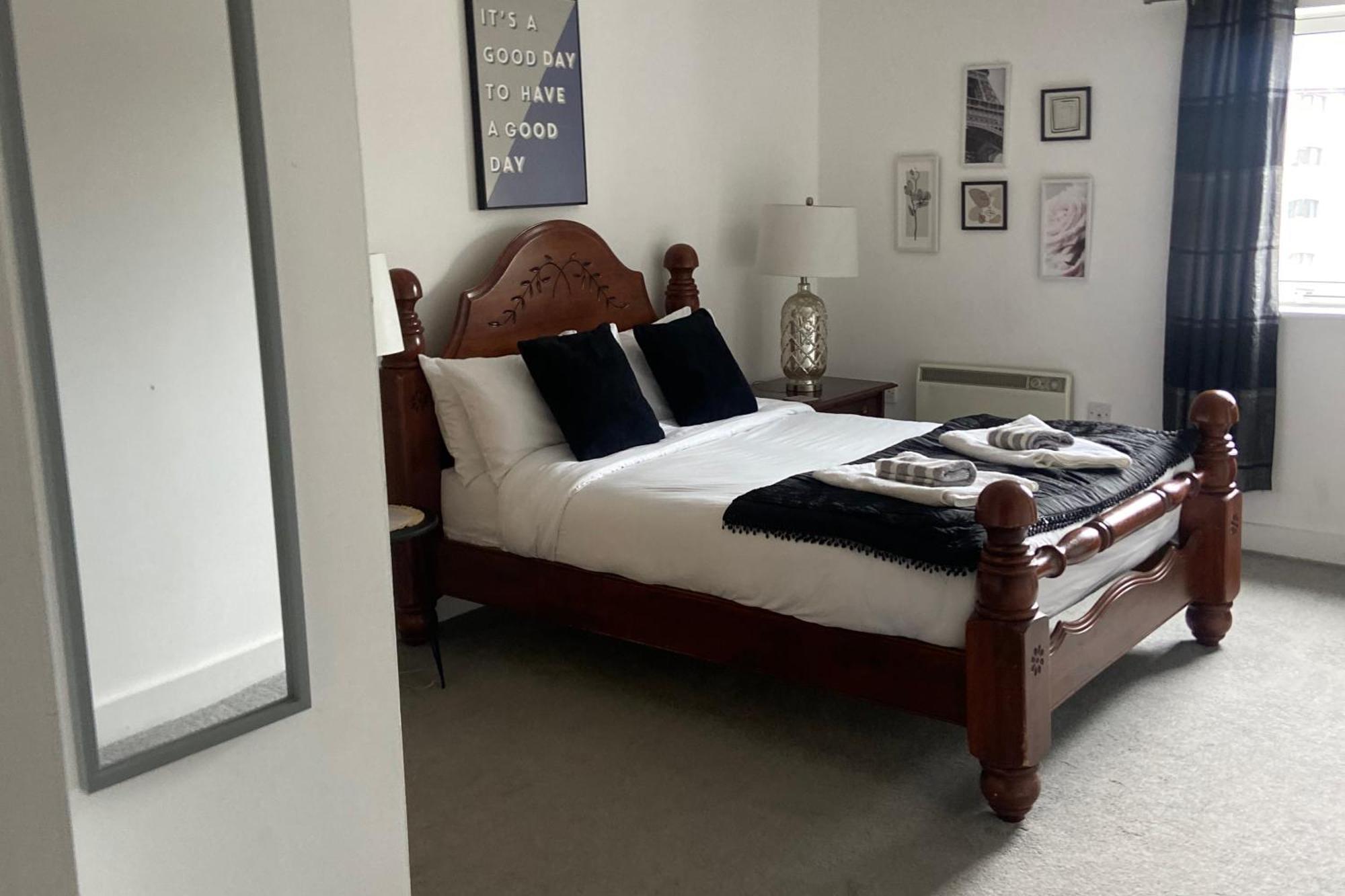 2 Bedroom Near Ocean Village Marina Port Apartment サウサンプトン エクステリア 写真